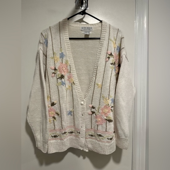Studio Sweaters - VTG Studio Style Sz: M Cream Hand Knit Cardigan Grandmacore Floral Cottagecore